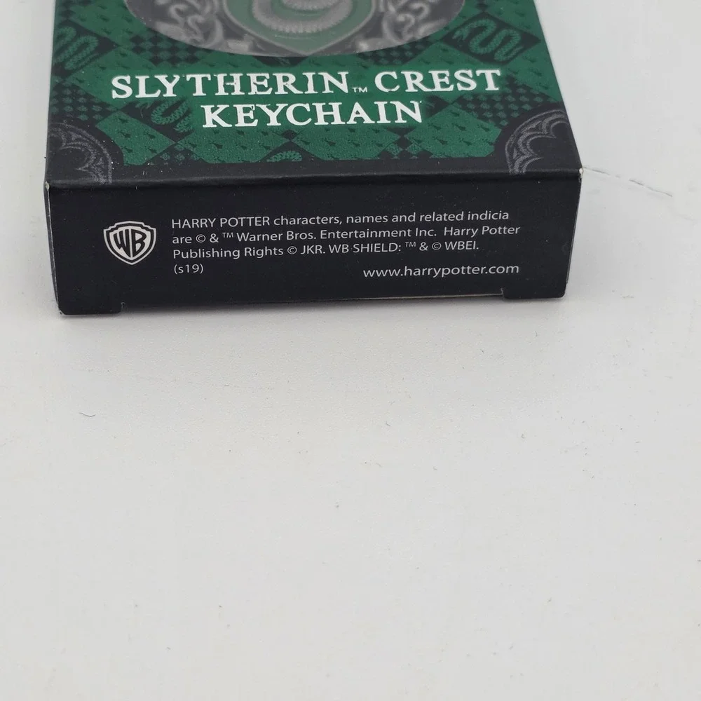 Noble Collection Harry Potter Slytherin Crest Keychain Metal Green Silver New